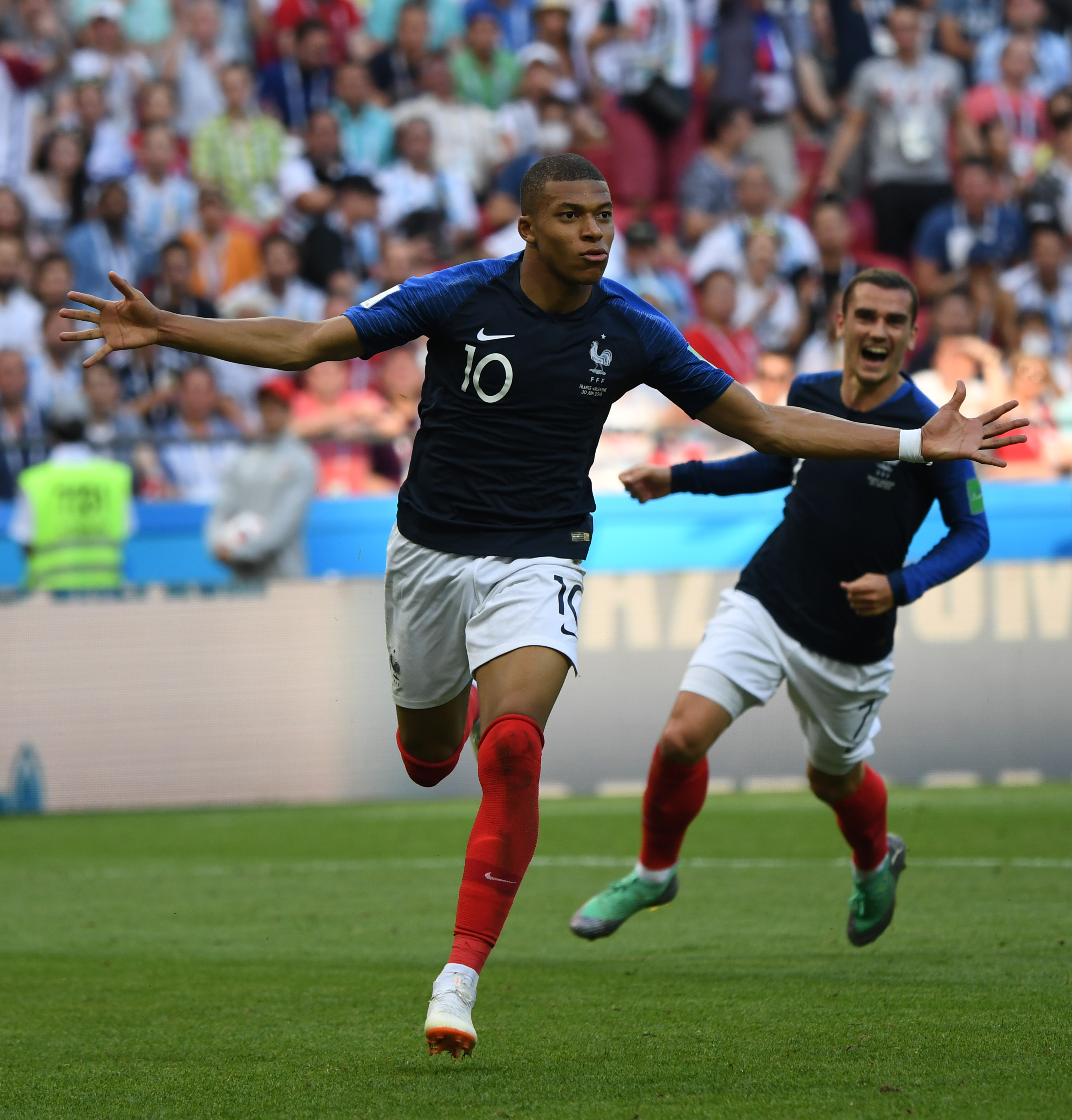 早报：拥有地表最强人类的从容感……怎么，你们没有吗？（早报：与地表最强人类同队的从容时刻……难道你们没有？）