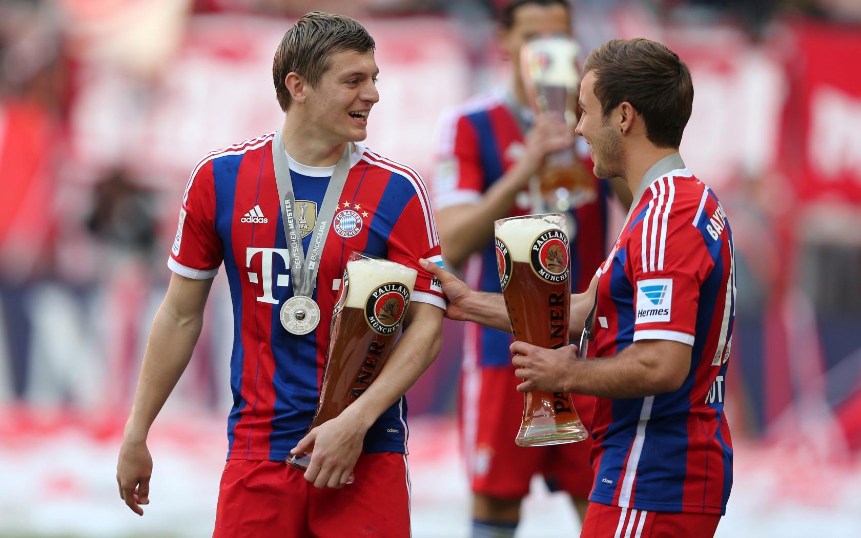 克罗斯评历史最佳11人：C罗左边锋，梅西前腰，马尔蒂尼入选（克罗斯评选史上最佳11人：C罗司职左翼，梅西担任前腰，马尔蒂尼在列）