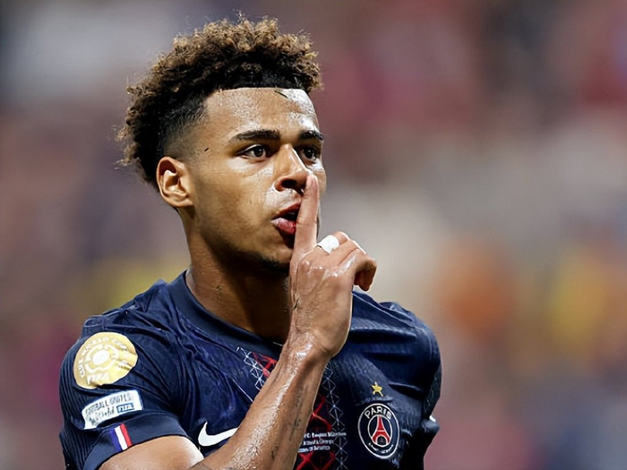 中后卫精准补防，挽救球队险境