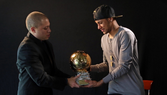 萨顿批萨拉赫：状态大幅下滑该接受替补，还自视甚高令人尴尬（萨顿指责萨拉赫：状态下滑应坐替补，自负姿态令人尴尬）