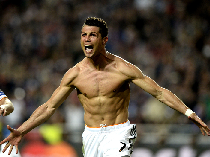 34岁阿联酋国脚奥马尔宣布退役，曾斩获亚洲足球先生（34岁阿联酋球星奥马尔挂靴，曾当选亚洲足球先生）