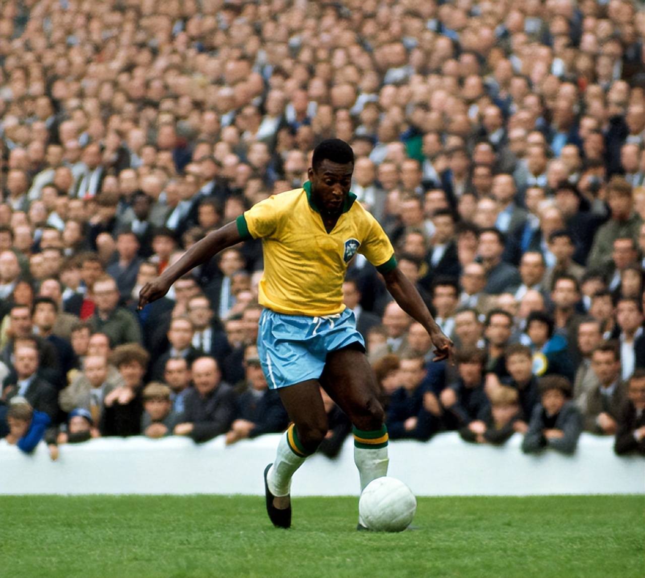 绿帽哥：利物浦高层与斯洛特今日开会，萨拉赫无缘下周欧冠名单（利物浦高层今日会晤斯洛特，萨拉赫无缘下周欧冠大名单）