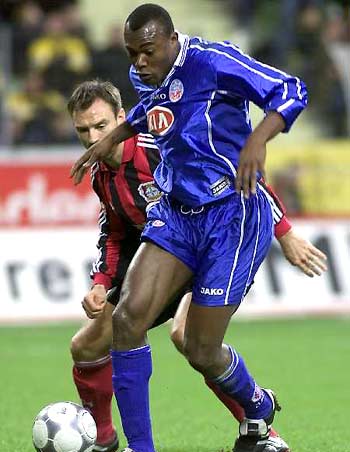 有何意味？萨拉赫社媒晒户外落叶景色图，并未配文（意味何在？萨拉赫社媒晒落叶户外景图，未附文字）