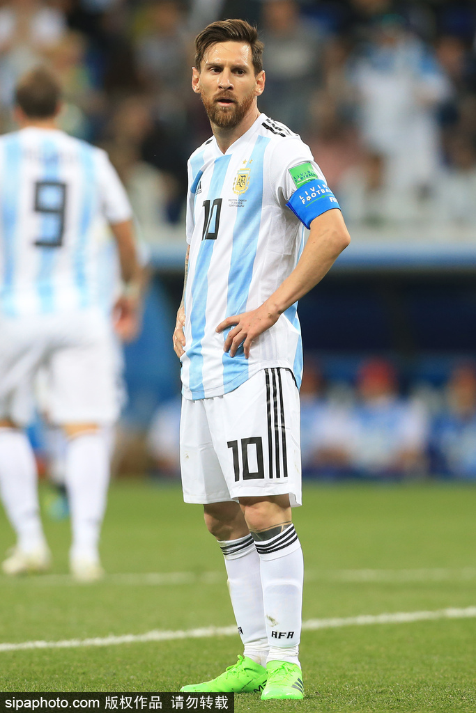 梅西小时候铃声响了不回教室，老师批评他：马拉多纳只有一个