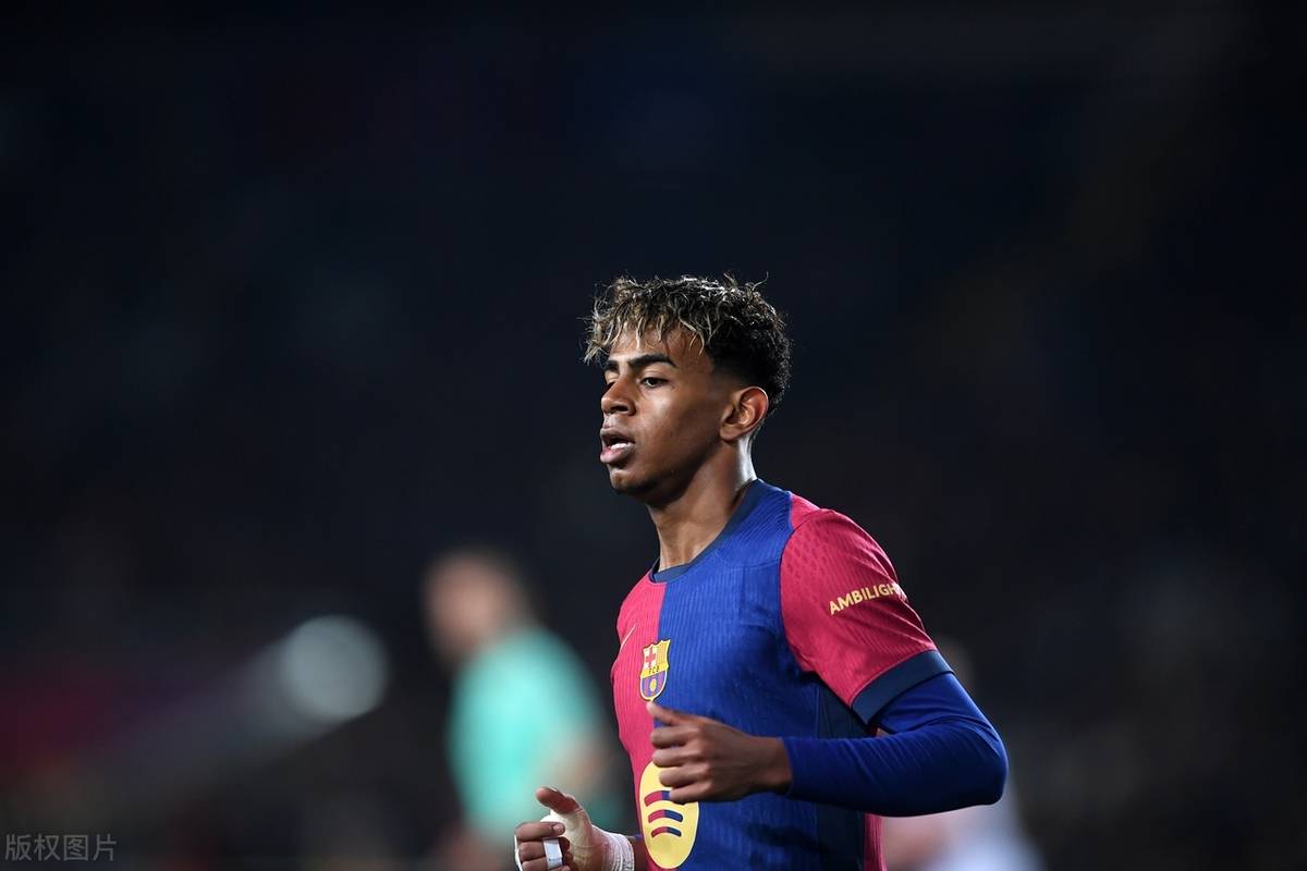 埃梅里：法国队每个位置的竞争都很激烈，我现在心态更平稳了（埃梅里：法国队各位置竞争白热化，如今我心态更从容）