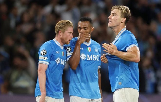 斯洛特：萨拉赫？我们应该谈论的是比赛的结果和场上球员（斯洛特：关于萨拉赫？更该讨论比赛结果和在场球员）