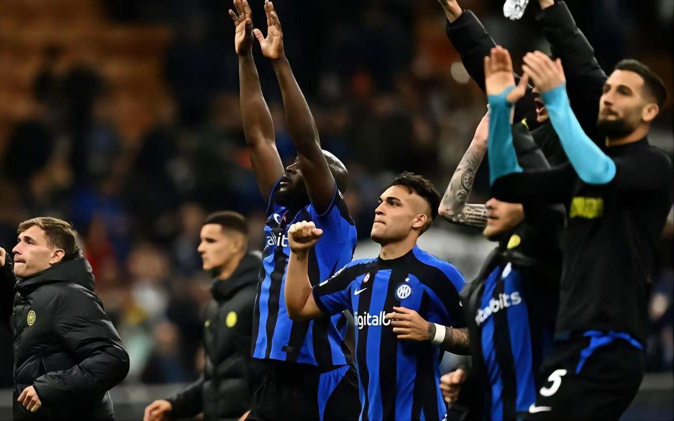 皇马内乱升级！阿隆索失控更衣室，库尔图瓦孤独发声背后的真相（皇马风波升级：阿隆索难控更衣室，库尔图瓦孤身发声背后真相）