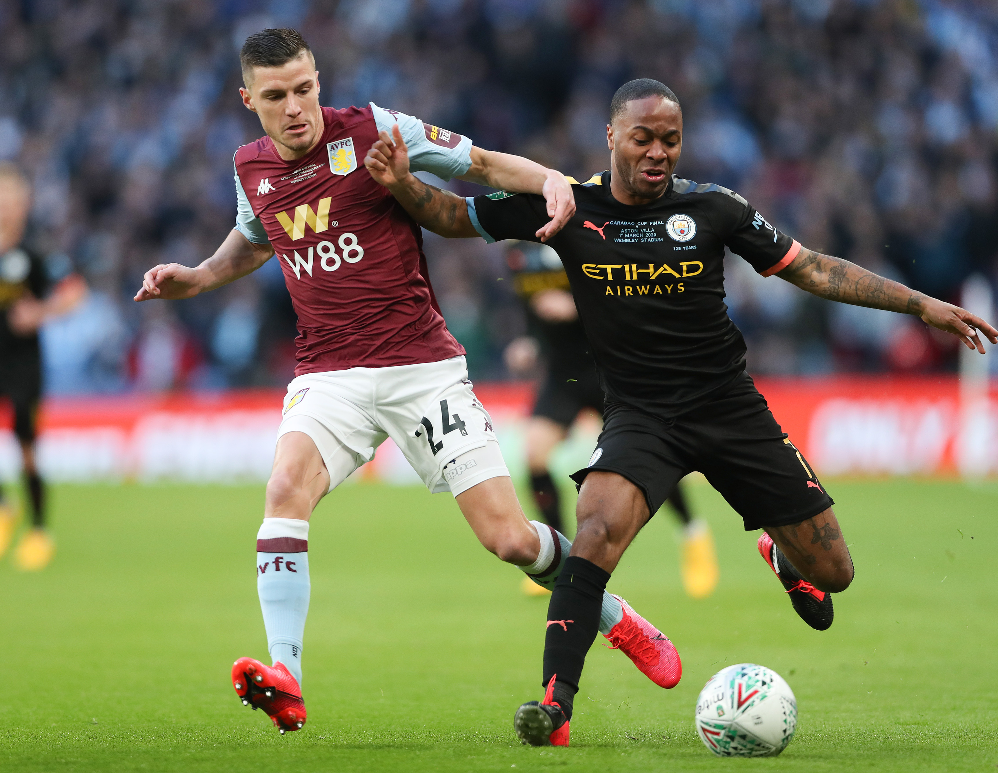 女足留洋球员沈梦露恢复场地训练，此前她因重伤缺阵9个月（重伤休战9个月后，留洋女足球员沈梦露重返场地训练）