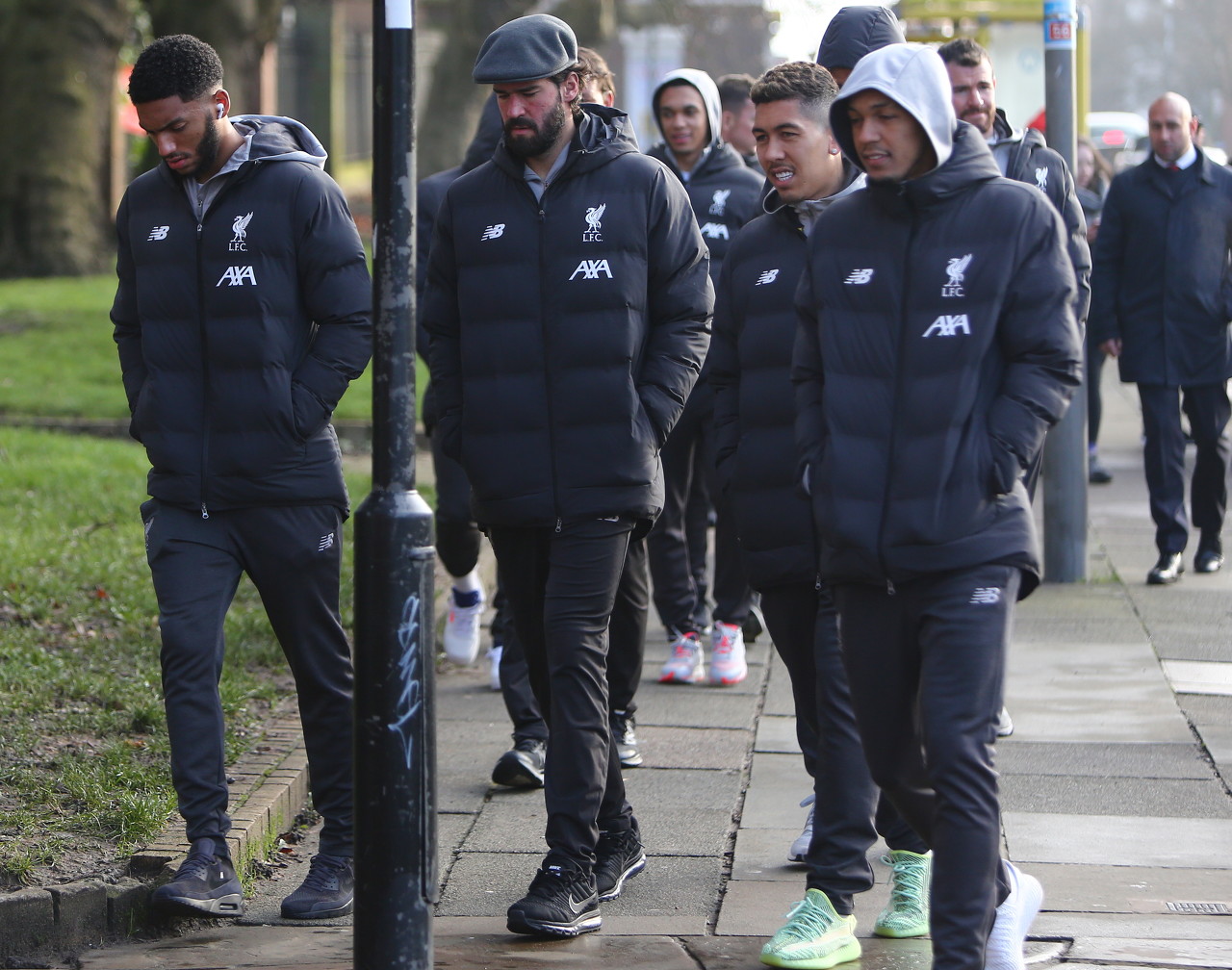 官方：伊萨克踝关节损伤+腓骨骨折，目前已成功手术归期未定（官宣：伊萨克踝伤伴腓骨骨折，手术顺利，复出时间待定）