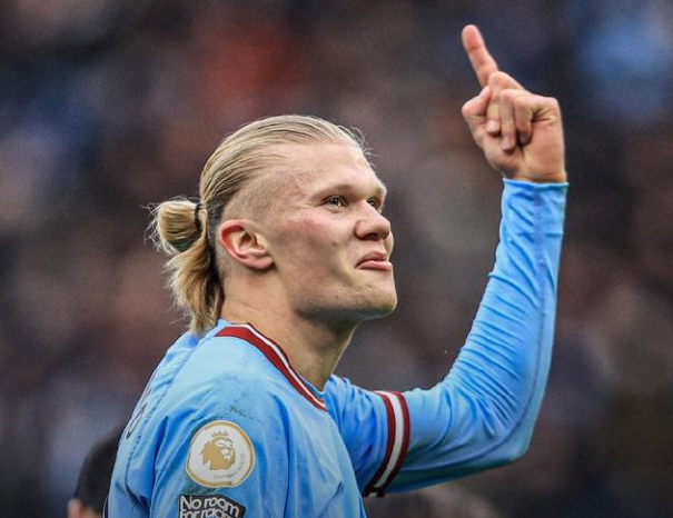 足球世界杯吉祥物亮相，造型引网友热评（世界杯吉祥物发布，外观引发网友热议）