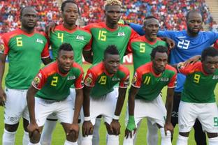 替补戴帽，凯恩当选斯图加特vs拜仁全场最佳球员（凯恩替补上演帽子戏法，当选斯图加特对拜仁全场最佳）