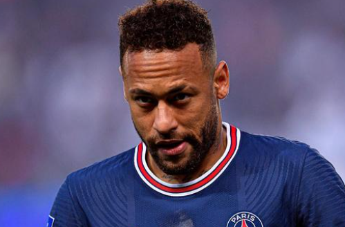 邮报：伯恩茅斯后卫塞内西与女足后卫鲍尔斯成英超新明星情侣（邮报称伯恩茅斯后卫塞内西与女足后卫鲍尔斯成为英超圈新晋明星情侣）